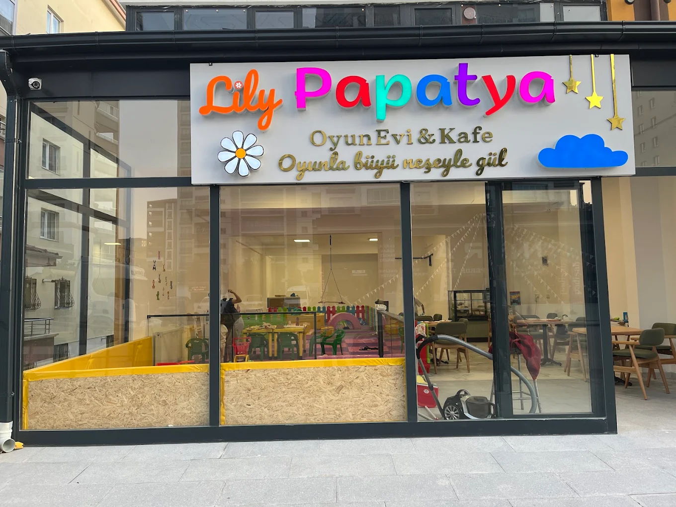 Lily Papatya Oyun Evi ve Kafe